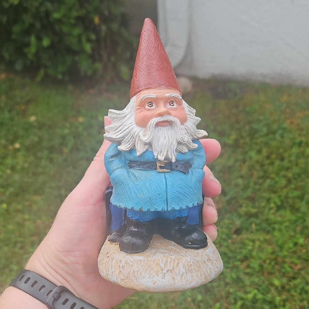 Authentic Travelocity Roaming Gnome Business Card Holder Figurine/Statue